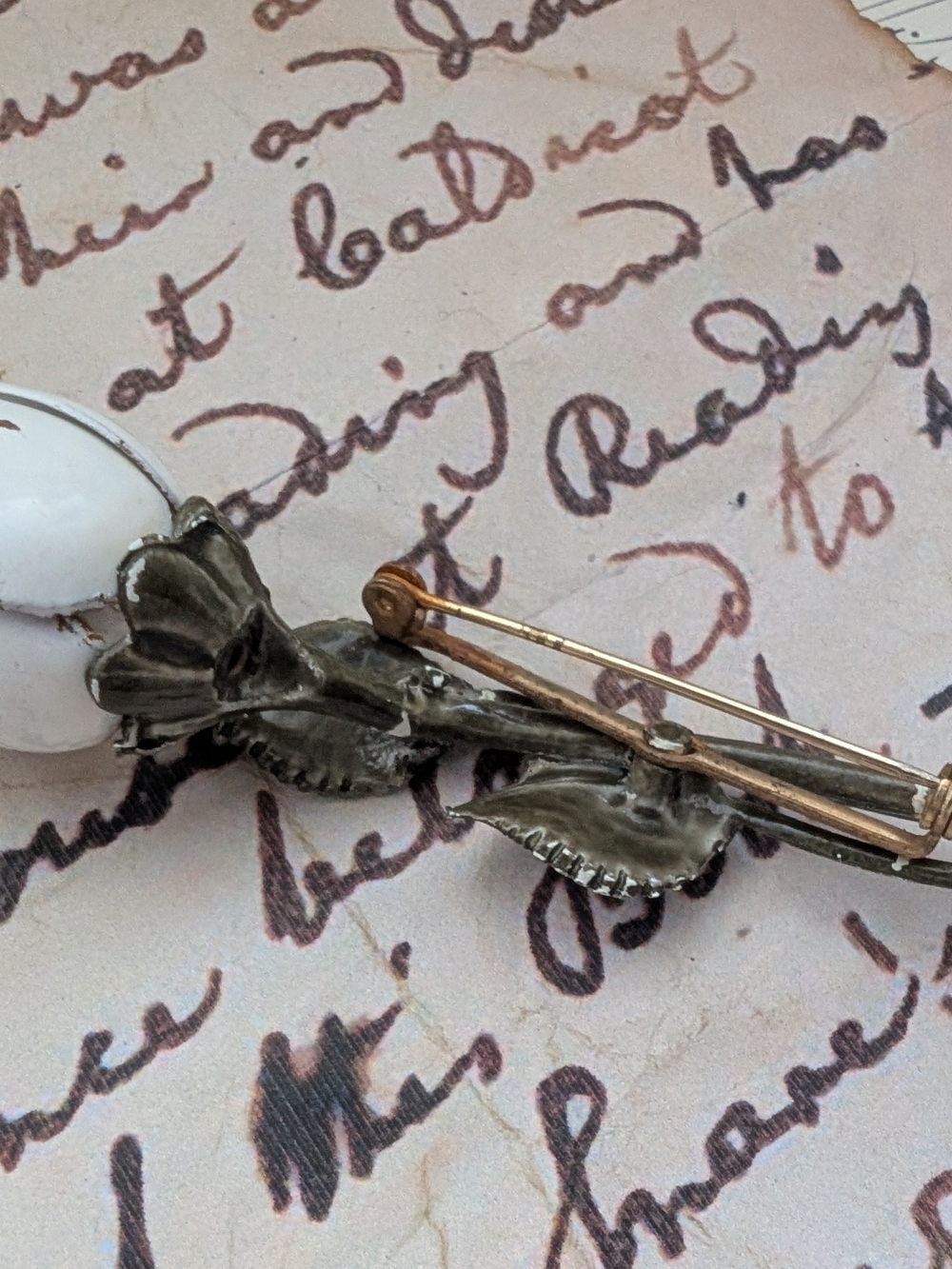 1930s Vintage White Tulip Flower Brooch - Silver Tone Leaf Stem - Picture 6 of 11